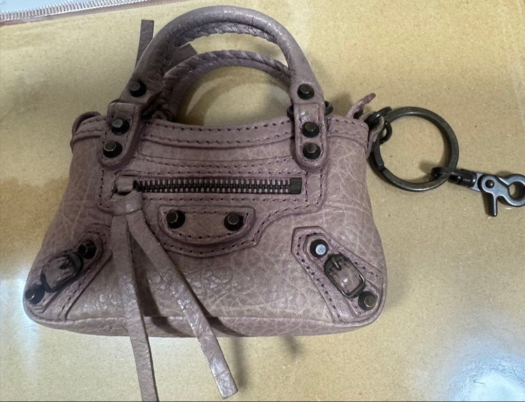 【人気】BALENCIAGA ミニバッグ　バックチャーム　ミニチュア