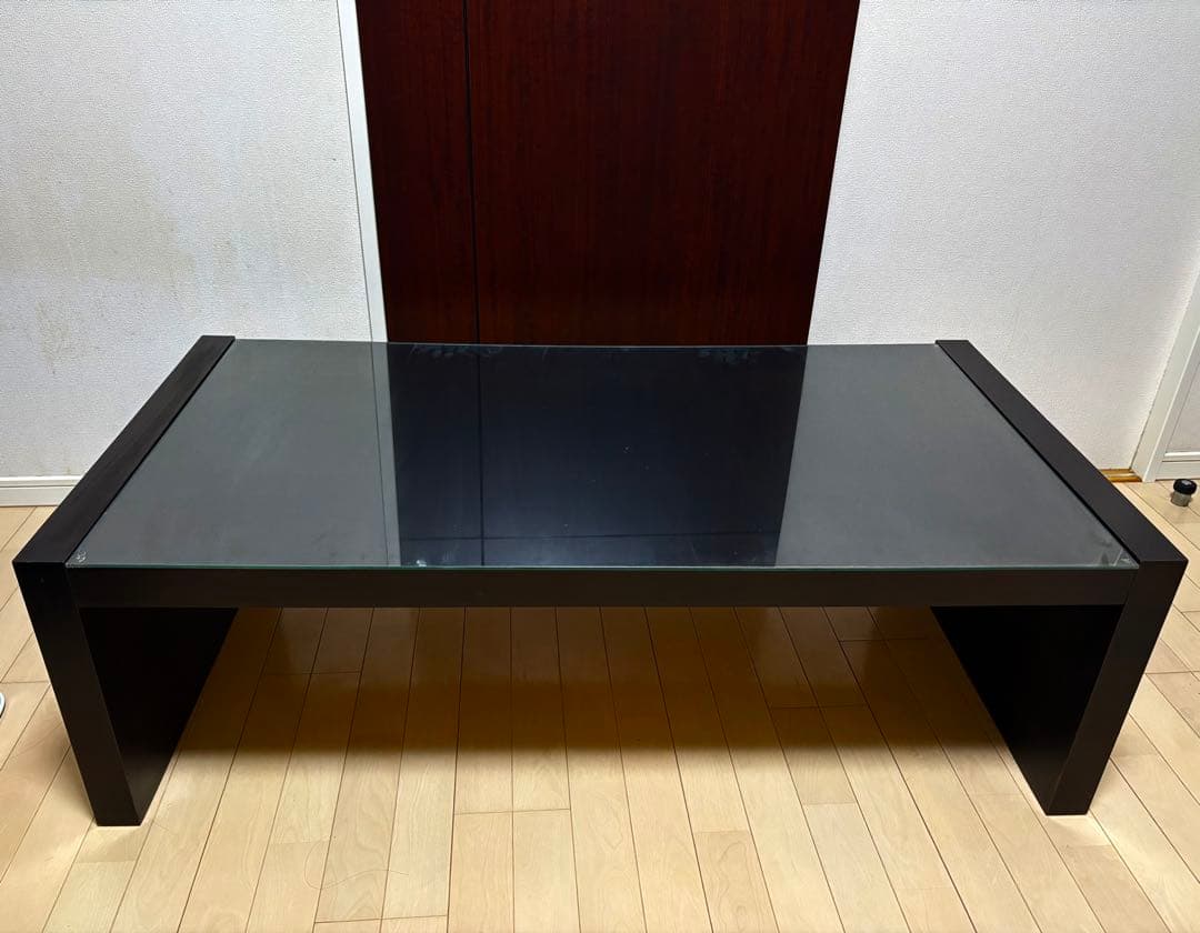 ガラストップのローテーブル
