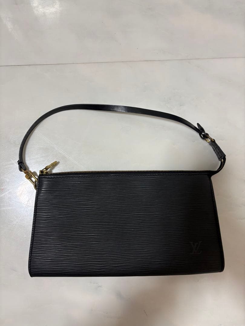 ⭐︎Louis Vuitton エピレザー ブラックポーチ⭐︎