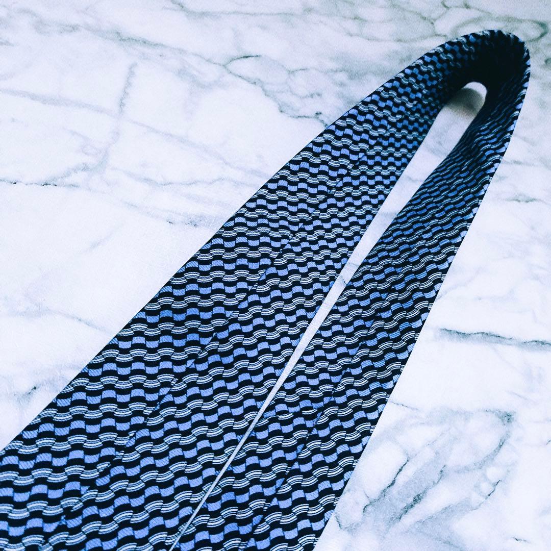 ✨未使用タグ付✨HERMES 波形ストライプ　青海波模様　ブルー　ネクタイ