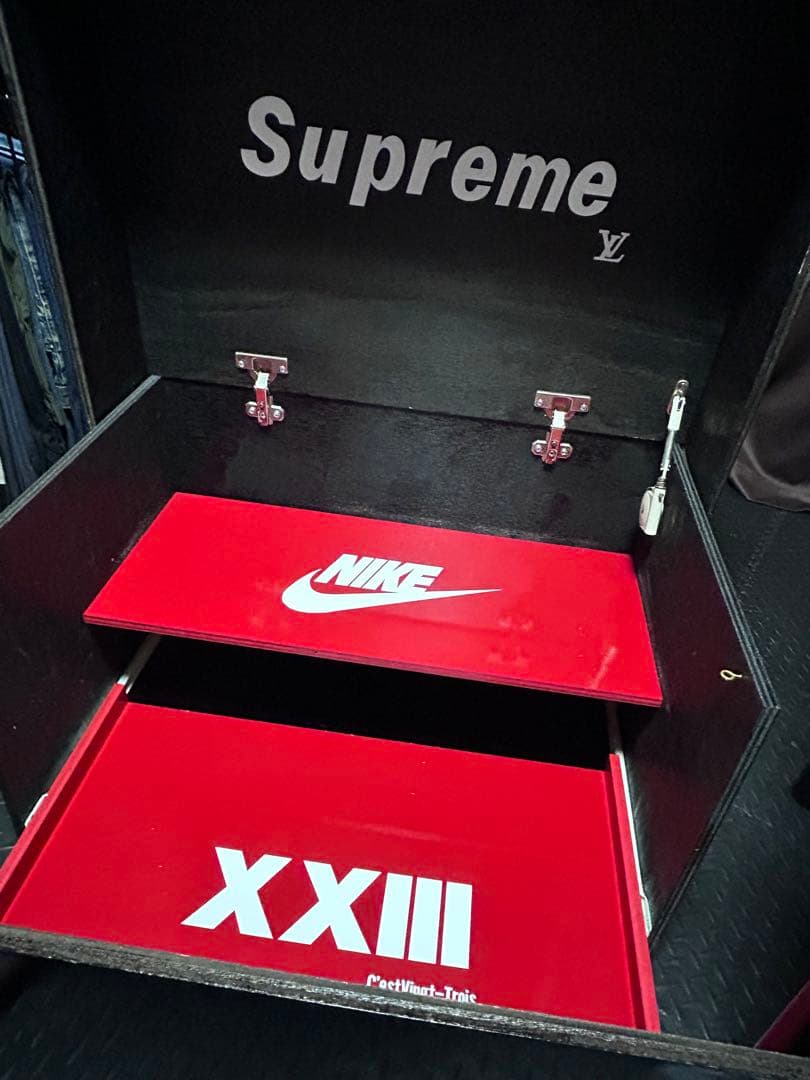 巨大スニーカーボックス　シューズボックス　インテリア　収納