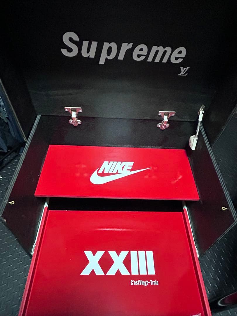 巨大スニーカーボックス　シューズボックス　インテリア　収納