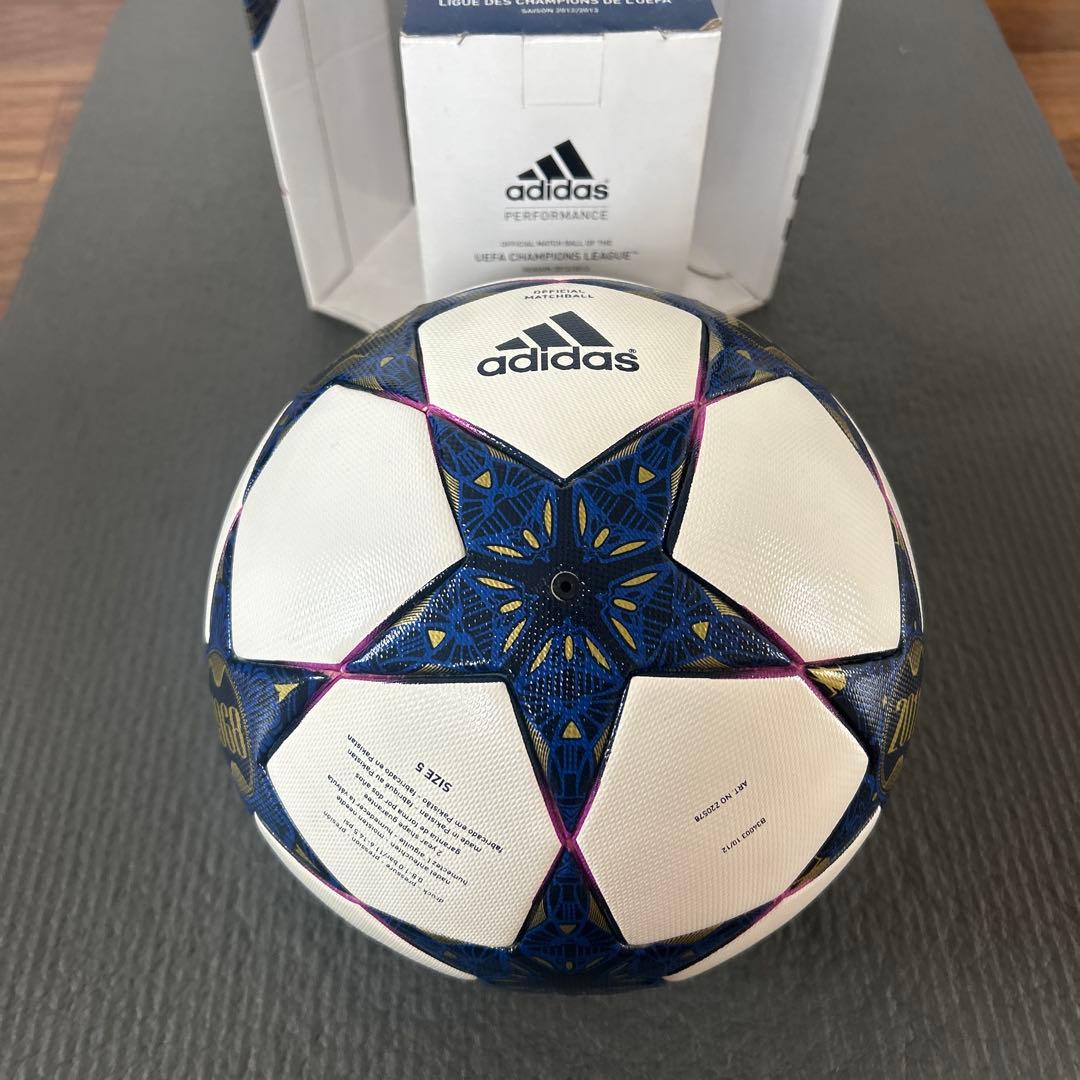 adidas チャンピオンズリーグ決勝ボール 2013
