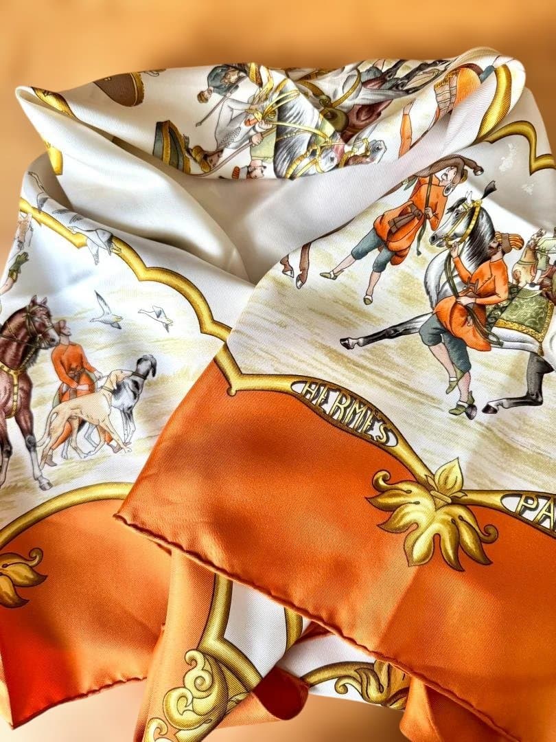 HERMÈS エルメス カレ90 シルクスカーフ オレンジ×ホワイト