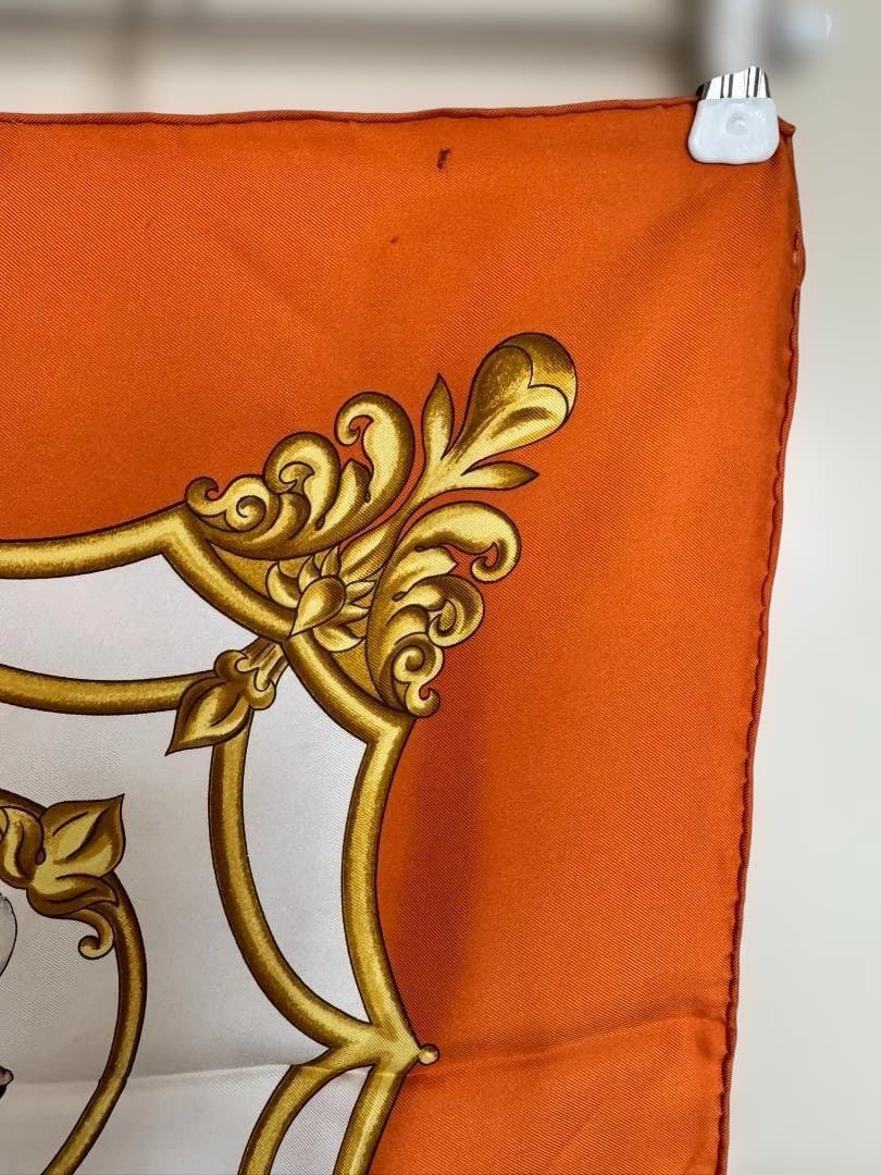 HERMÈS エルメス カレ90 シルクスカーフ オレンジ×ホワイト