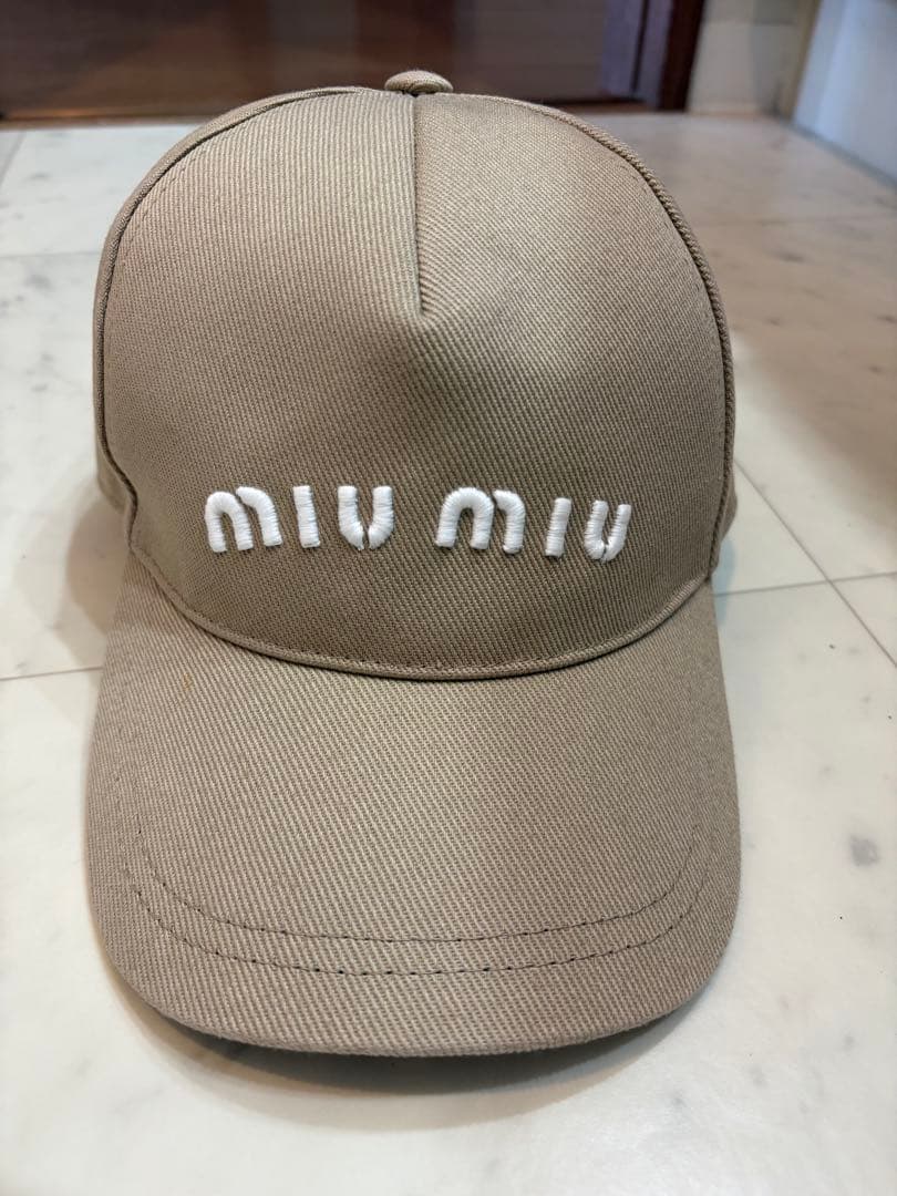 miu miu ベースボールキャップ ベージュ