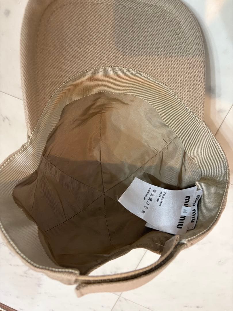 miu miu ベースボールキャップ ベージュ