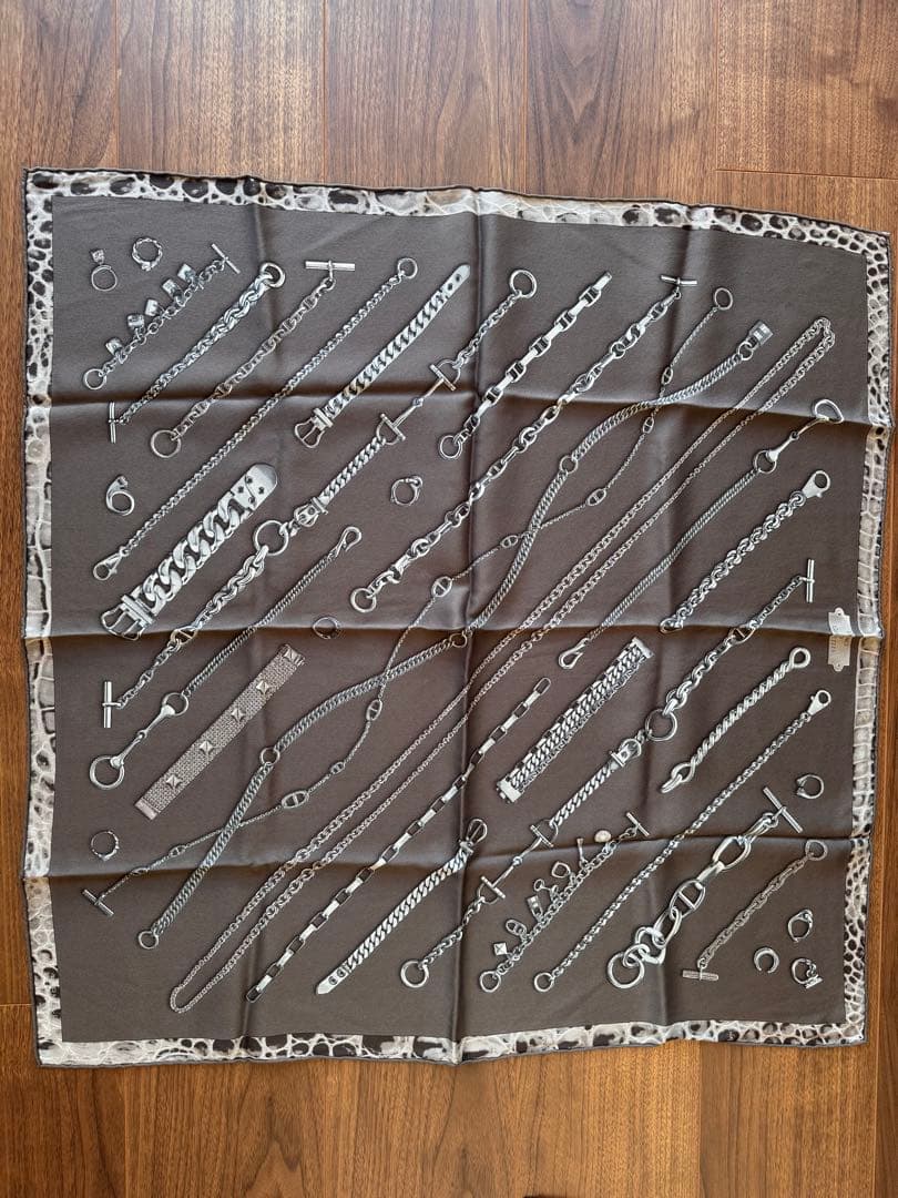 HERMES エルメス　シルクスカーフ　カレ65