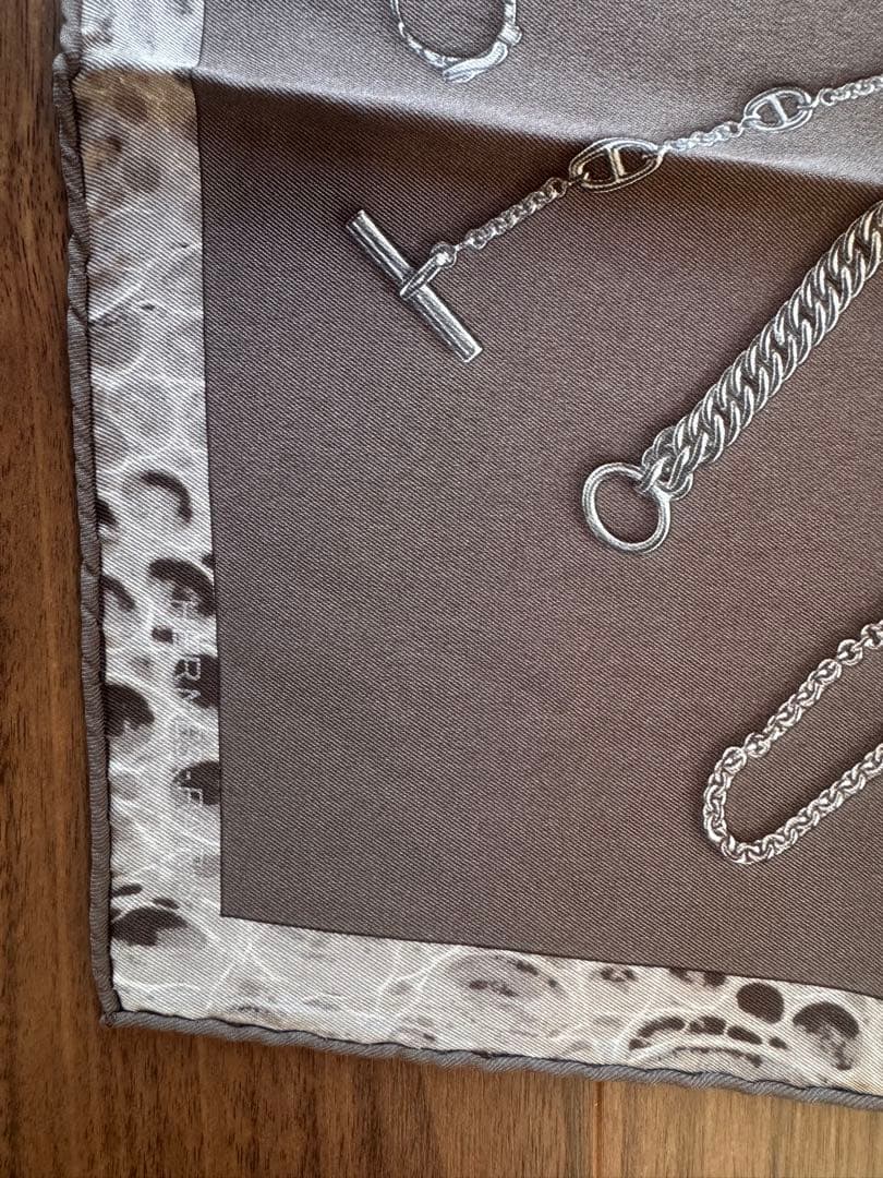 HERMES エルメス　シルクスカーフ　カレ65