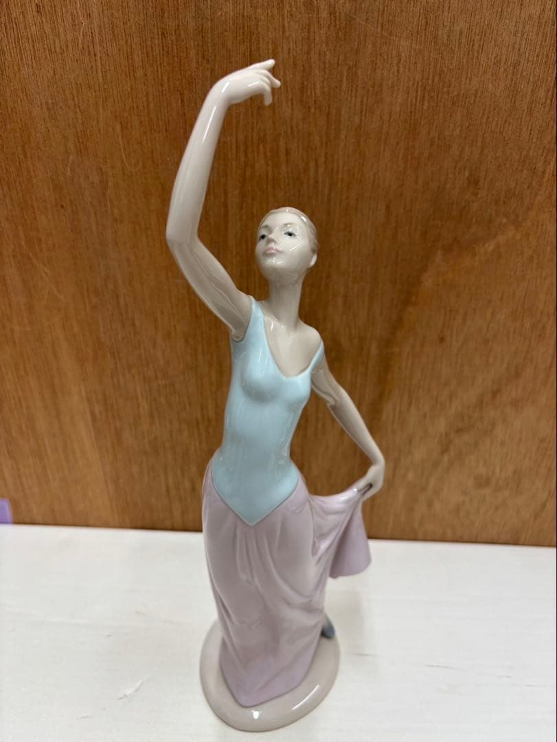 リヤドロ ( ナオ ) 踊る少女 フィギュア