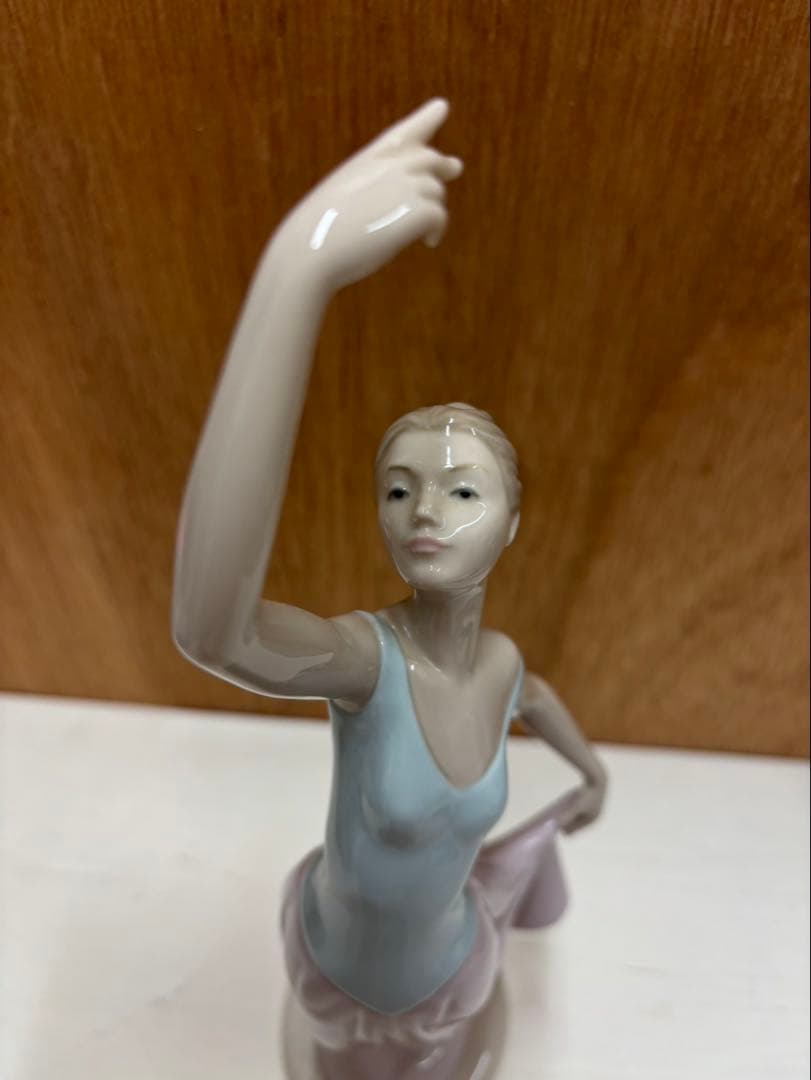 リヤドロ ( ナオ ) 踊る少女 フィギュア