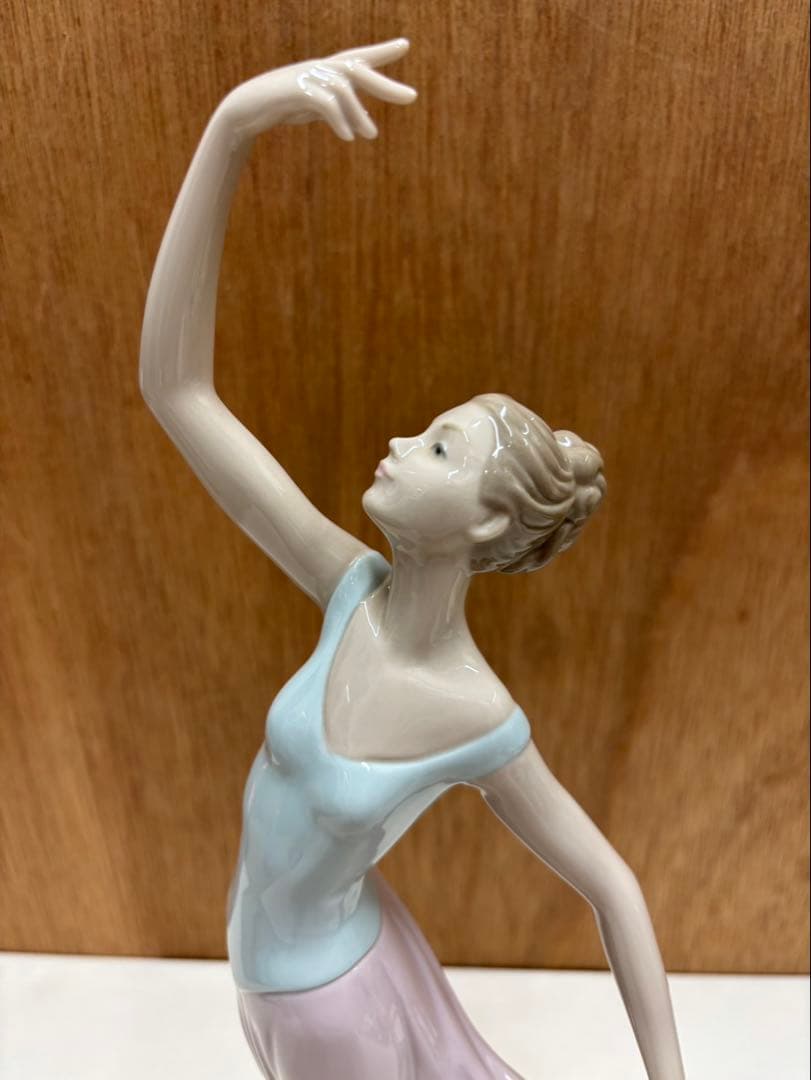 リヤドロ ( ナオ ) 踊る少女 フィギュア