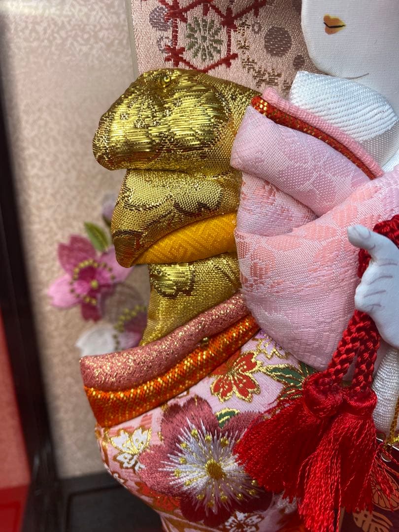 羽子板　アクリルケース黒塗り刺繍８号・サイズ間口約２４×奥行約１８×高さ約３９㎝