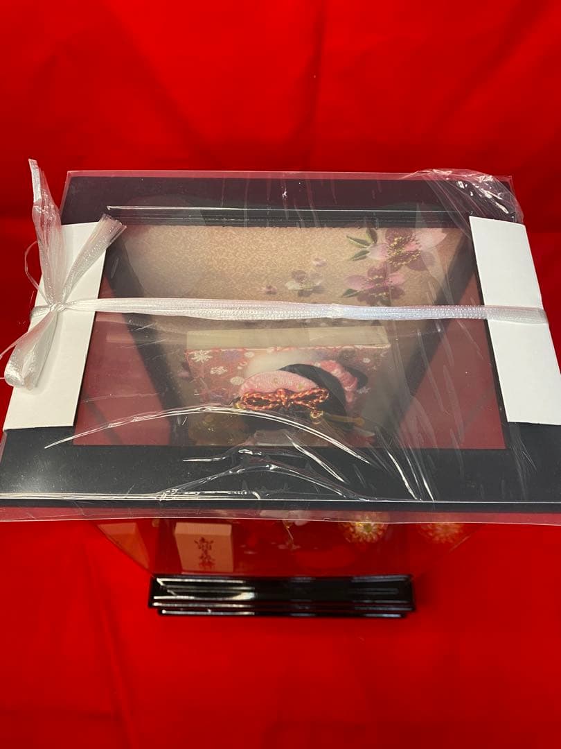 羽子板　アクリルケース黒塗り刺繍８号・サイズ間口約２４×奥行約１８×高さ約３９㎝