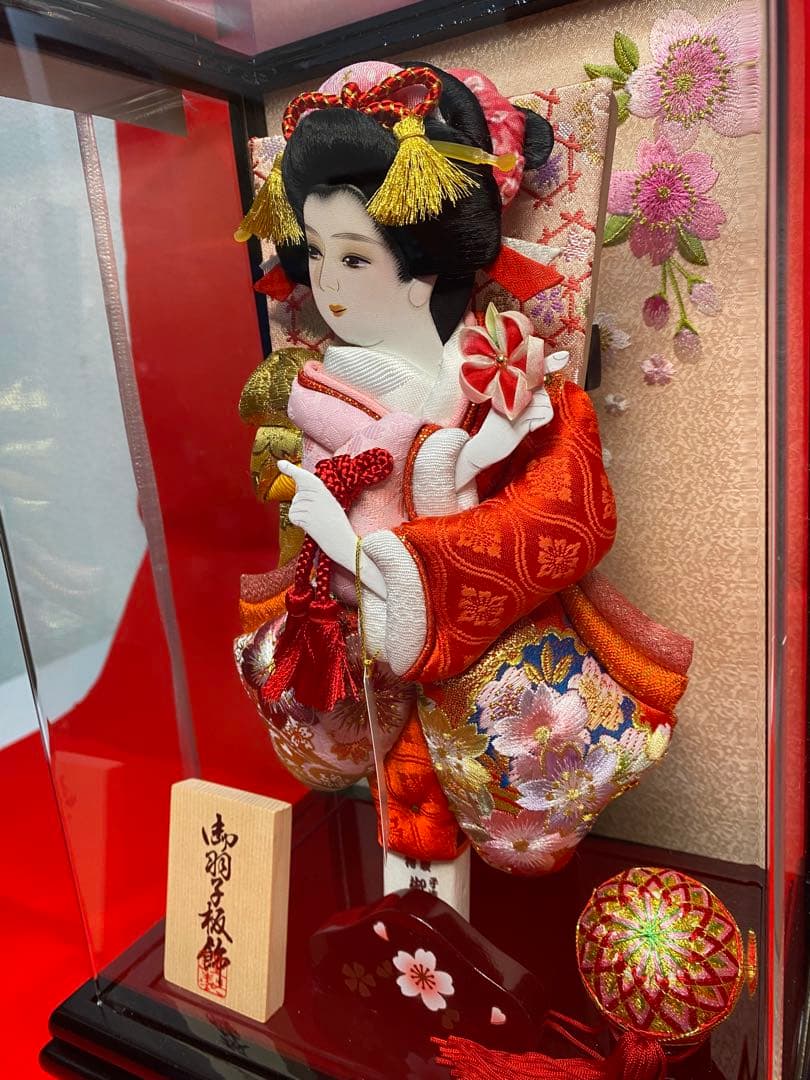 羽子板　アクリルケース黒塗り刺繍８号・サイズ間口約２４×奥行約１８×高さ約３９㎝