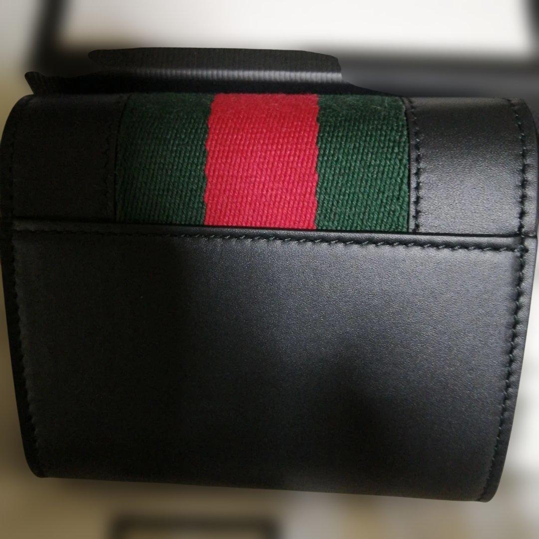 新品 グッチ ベルト折財布