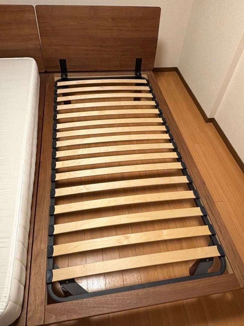 【無印良品】シングルベッドフレームウォールナット ヘッドボードあり