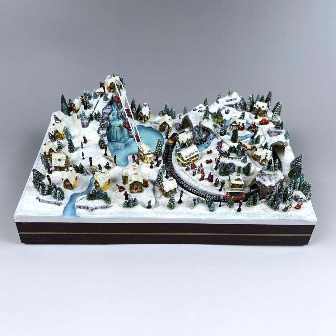 トーマスキンケード クリスマス スキーリゾート ライトアップ ジオラマ 雪化粧