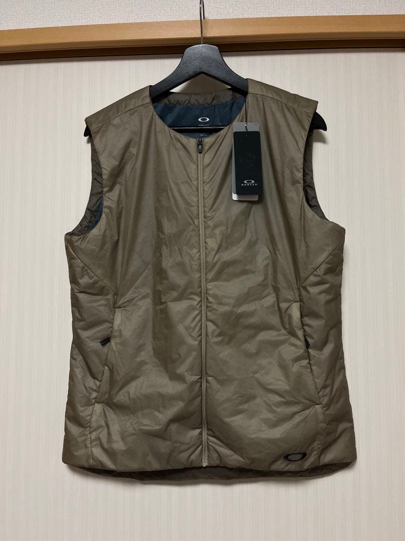 新品　ベージュ系　オークリー　OAKLEY ゴルフ　中綿　ダウン　ベスト