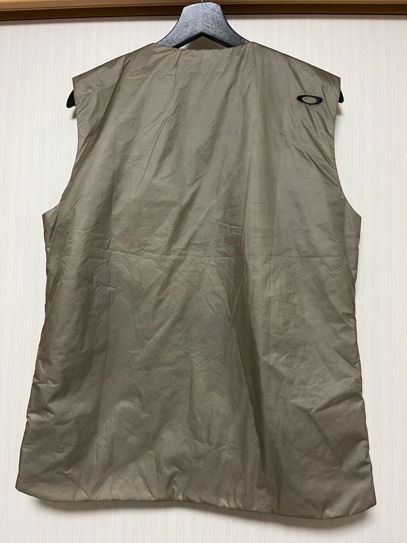 新品　ベージュ系　オークリー　OAKLEY ゴルフ　中綿　ダウン　ベスト