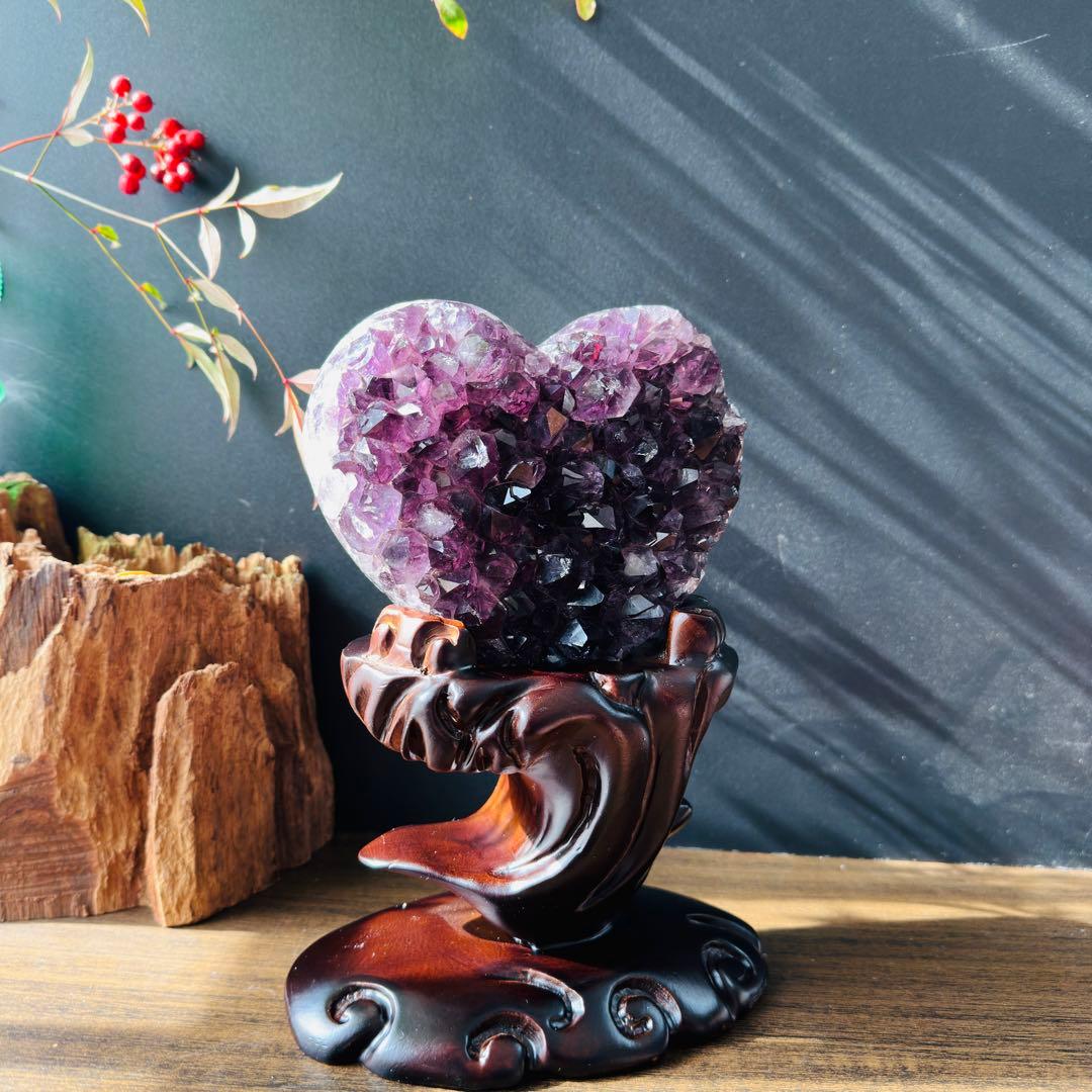 ウルグアイ産❣️天然石 アメジストのハート　置物　台座付きG.282