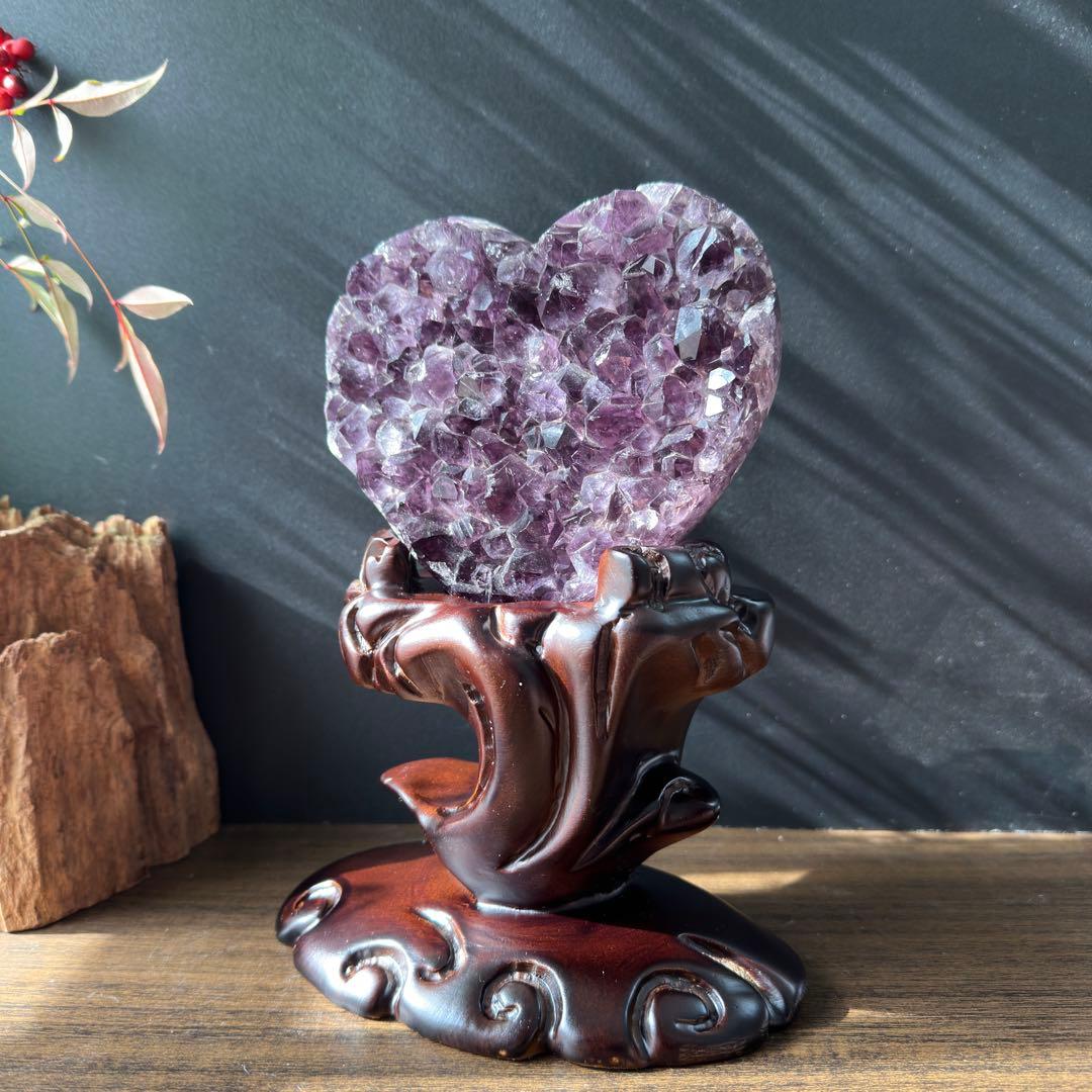 ウルグアイ産❣️天然石 アメジストのハート　置物　台座付きG.282