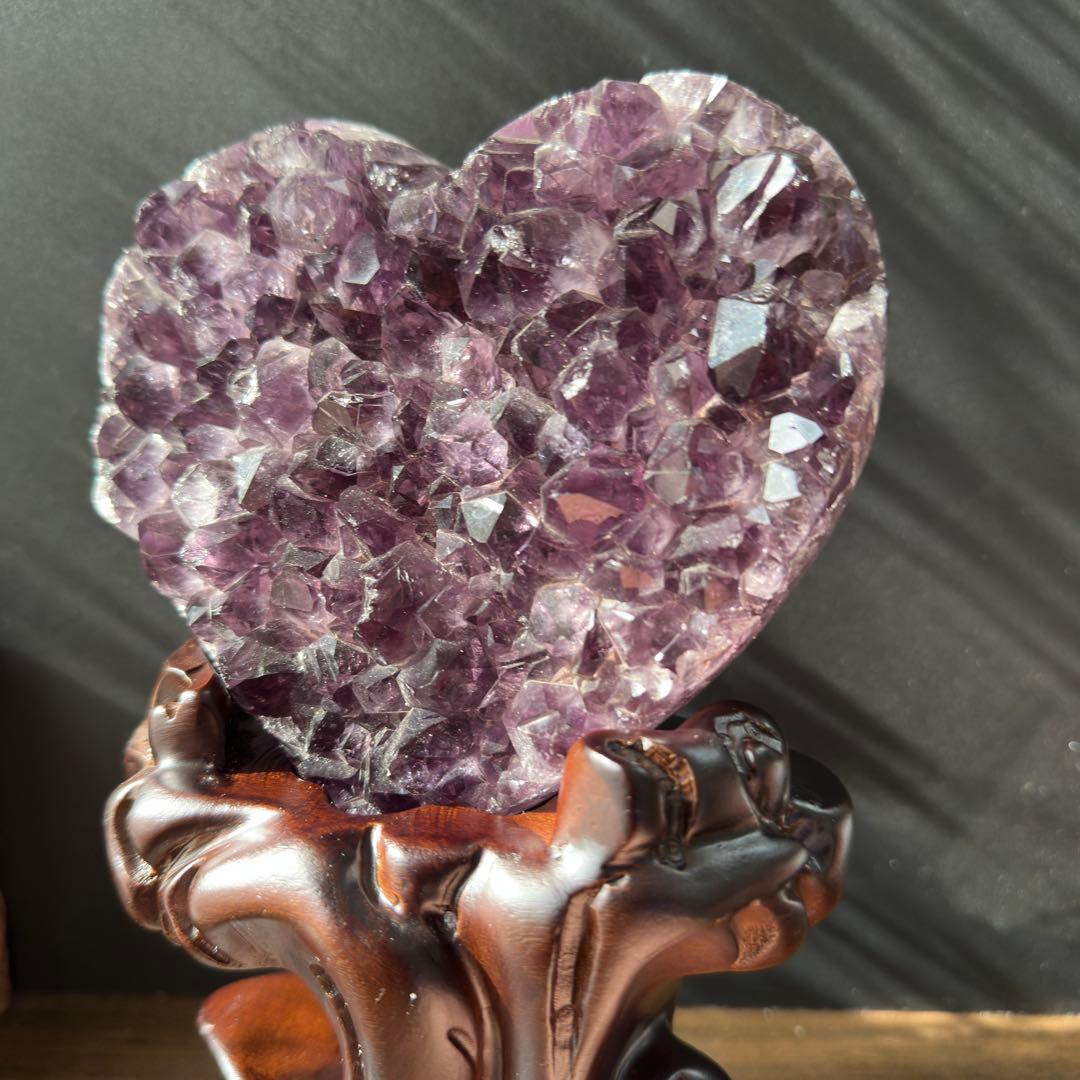 ウルグアイ産❣️天然石 アメジストのハート　置物　台座付きG.282