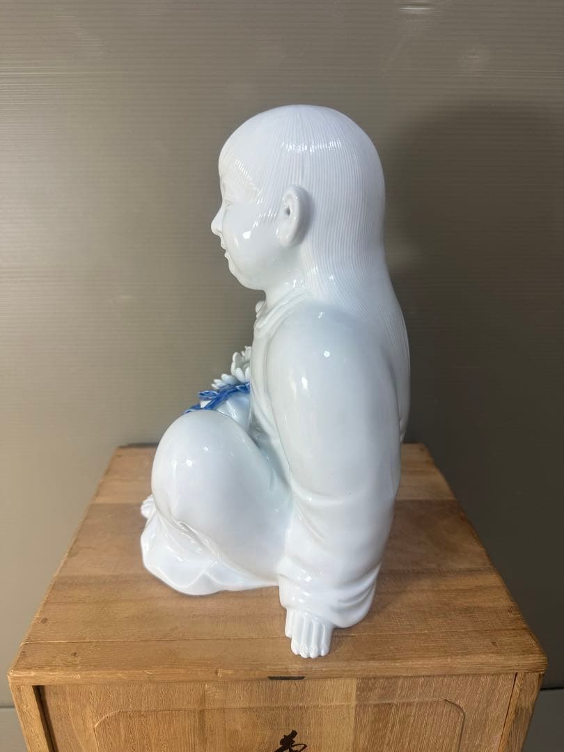 2613希少　人間国宝　十三代　酒井田柿右衛門　「太白菊童子　彫」　置物　未使用