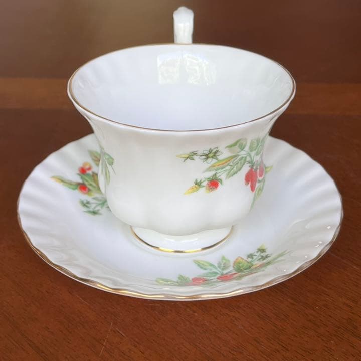 【英国ビンテージ】ロイヤルアルバート★Red Berry★C/S