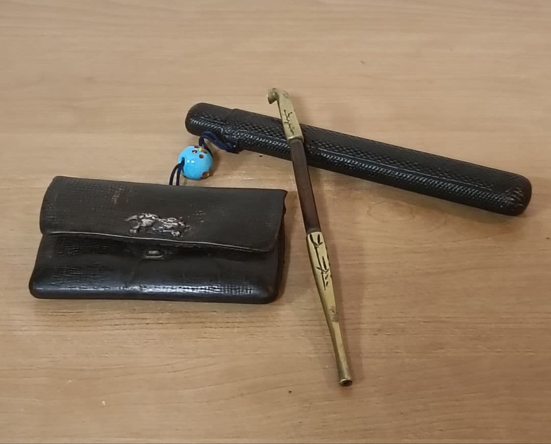 【提物①】煙管 煙草入れ かます 煙草入れ 蜻蛉玉 骨董 喫煙具 時代物