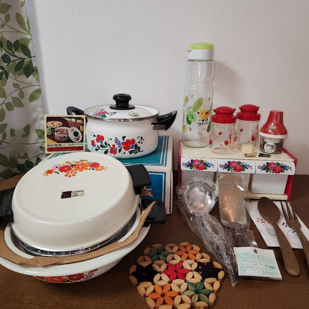 可愛らしい昭和レトロ花柄キッチンセット