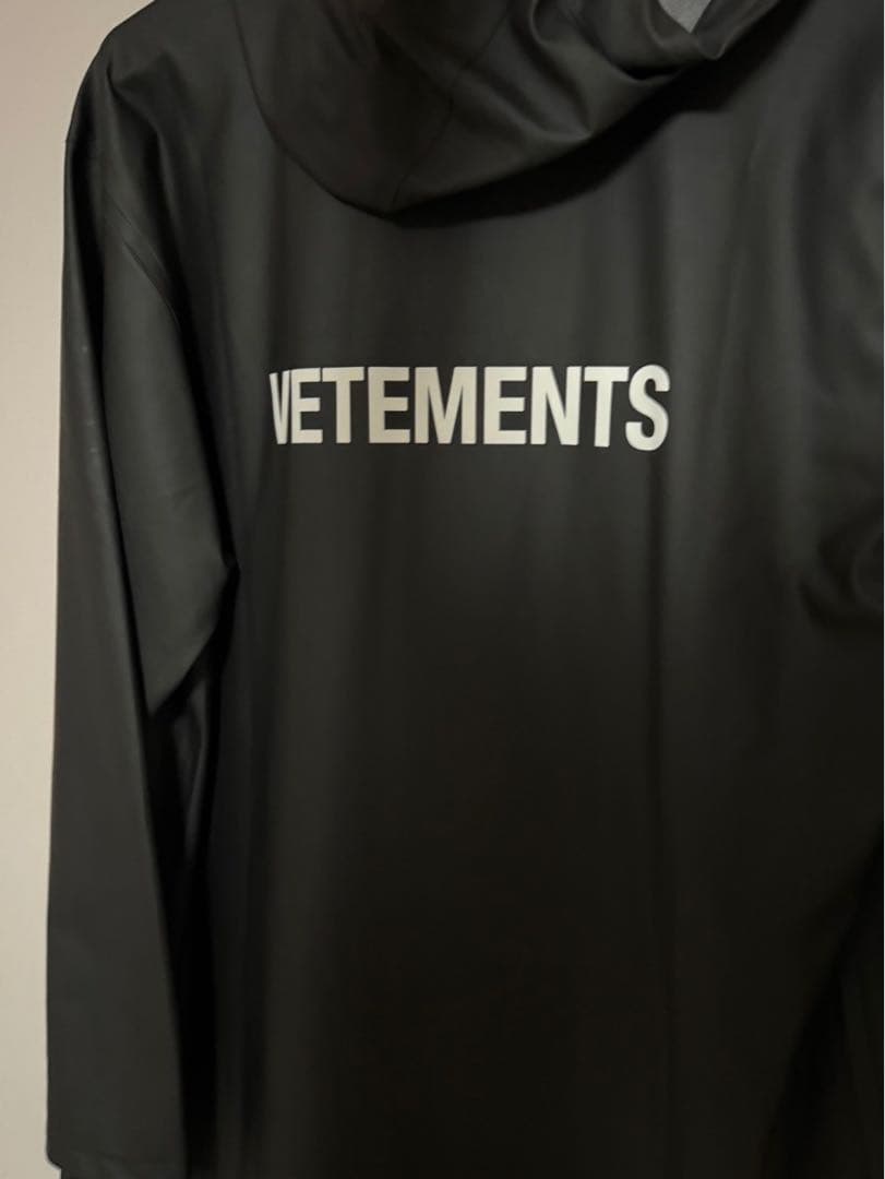 ヴェトモン レインコート18AW オーバーサイズレインコートバックロゴプリント