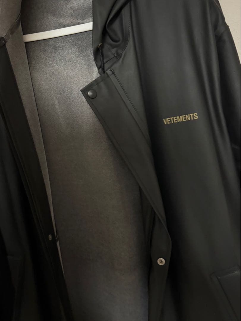 ヴェトモン レインコート18AW オーバーサイズレインコートバックロゴプリント