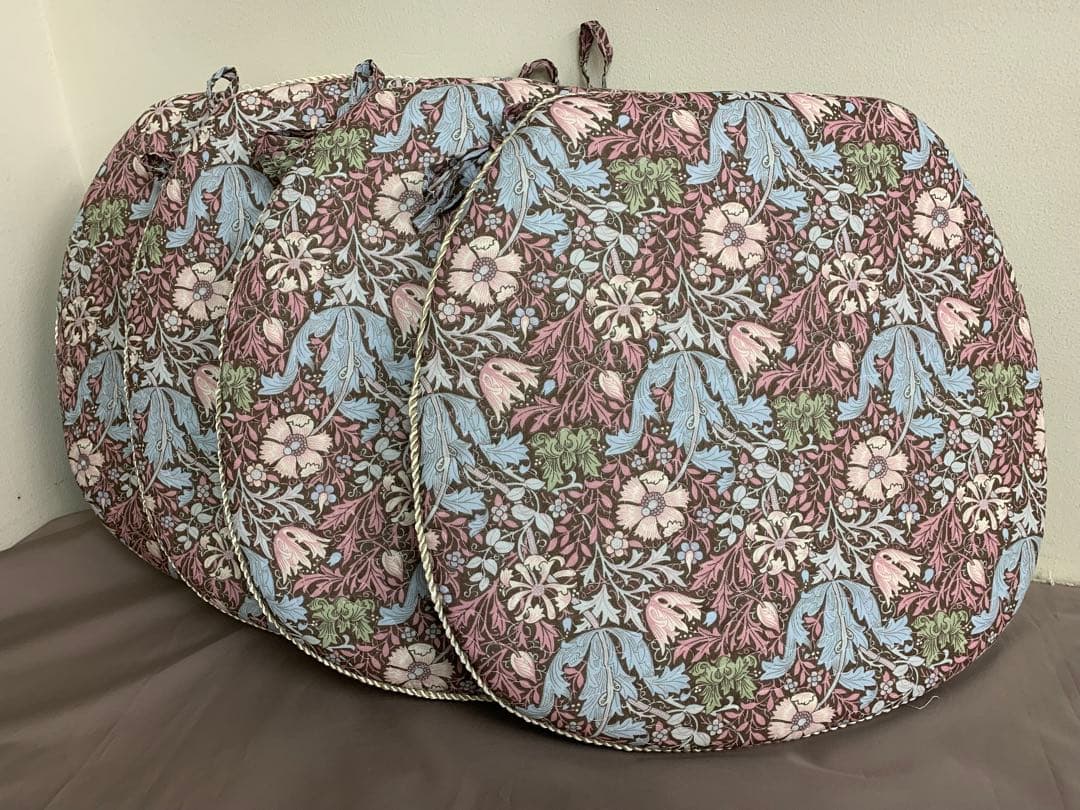 コンプトン柄　ダイニングシートクッション　4枚セット