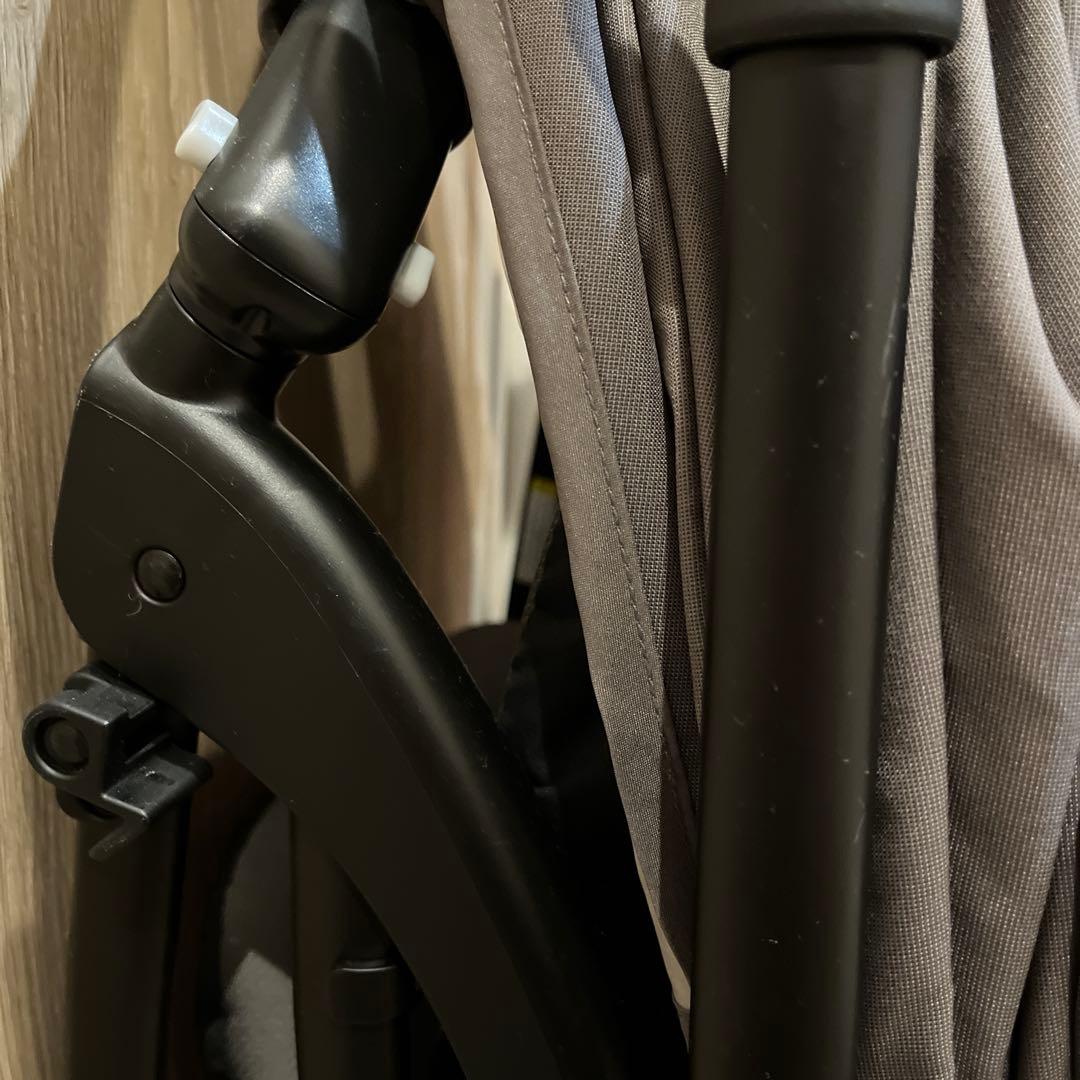 【美品】2024年モデル　アップリカ ラクーナエアー プラス コンパクト A