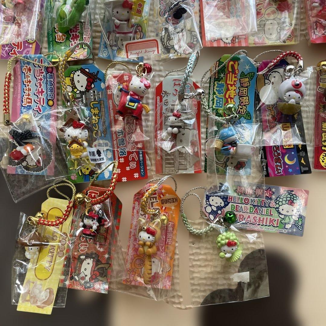 l*n様 ハローキティ ご当地ストラップ 32個　まとめ売り