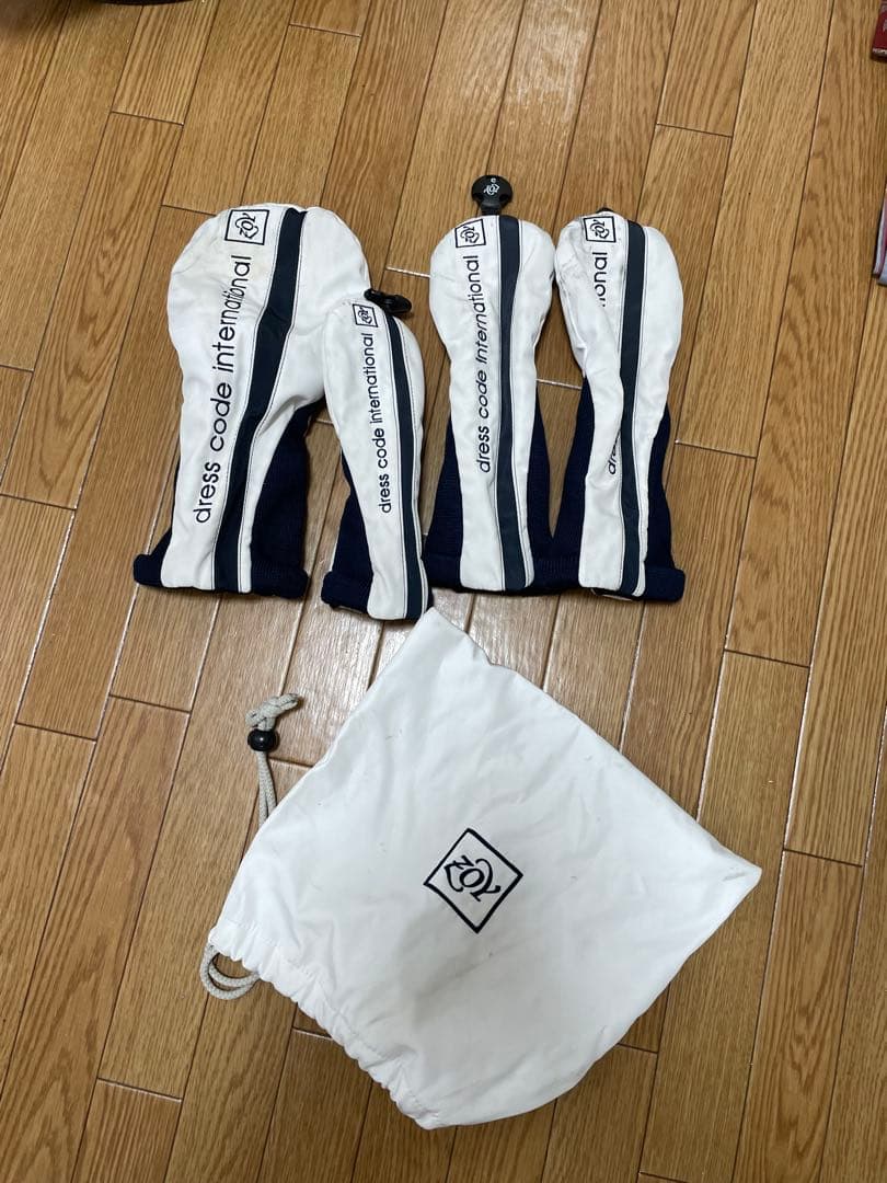 ゾイホワイト ゴルフバッグ スタンド式ヘッドカバー付き