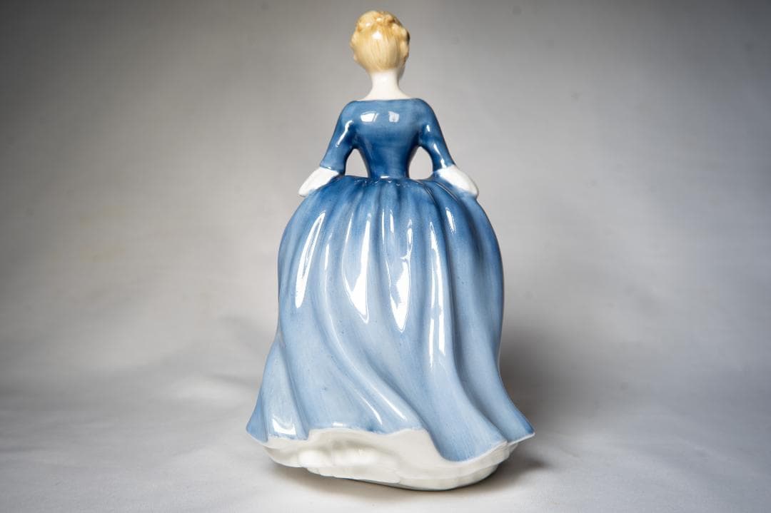 ロイヤルドルトン フィギュリン 陶器人形 ファーストダンス アリソン