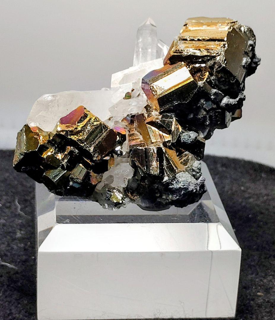 皇*ン様 【126g】カラーパイライト 水晶クラスター 共生 台座付 インドネシ