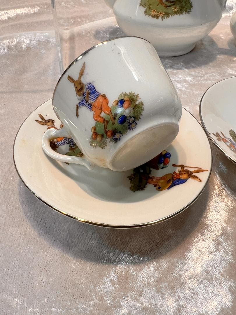 ポット　ミルク　シュガー　カップ＆ソーサー２個のセット 金彩　手描き