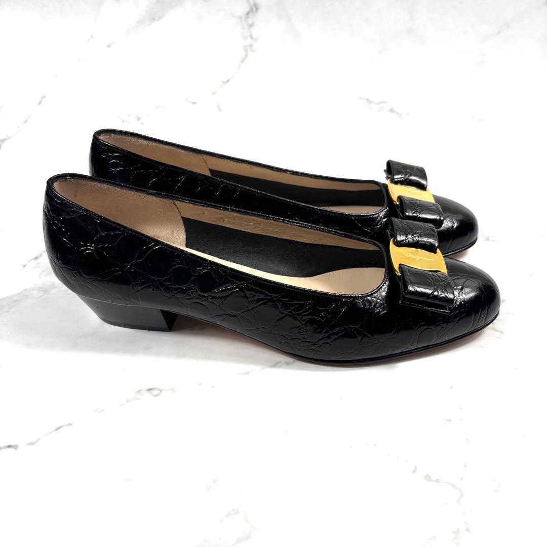【美品】 Ferragamo ヴァラ リボン パンプス ブラック 黒 型押し