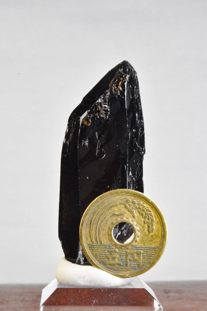 岐阜県中津川市蛭川田原産 スモーキークォーツ玉滴石付き