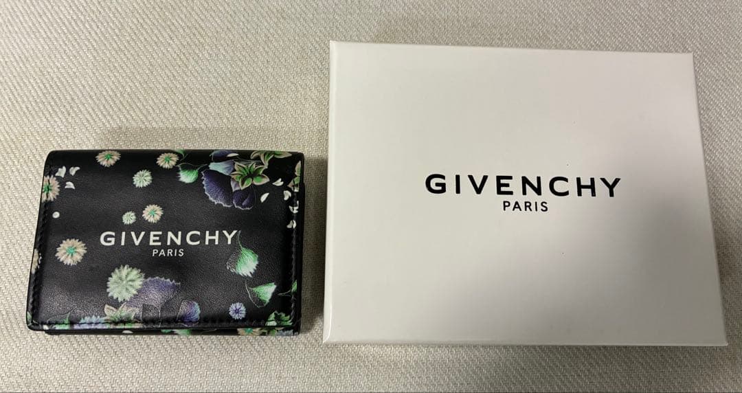 GIVENCHY 3つ折り財布 フローラルプリント ジバンシー