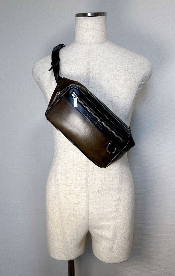 極美品　25万円 Berluti ボディバッグ ウエストバッグ レザー　バッグ