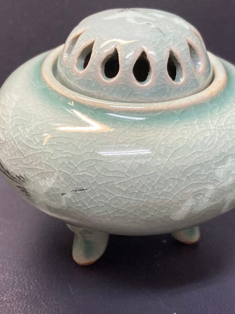 焼き物　香合　雲鶴象嵌　高麗青磁