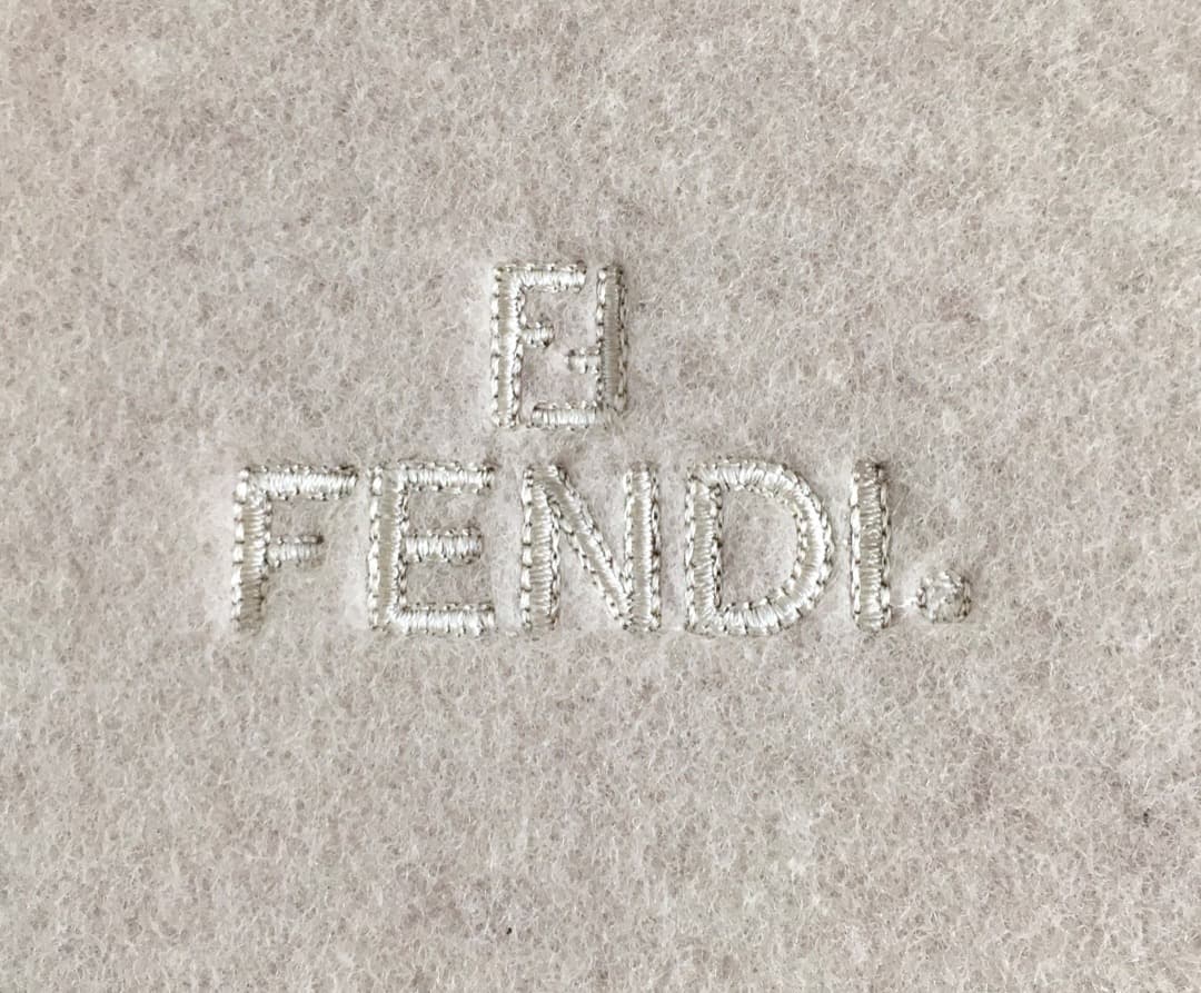 ○未使用 FENDI フェンディ 純毛毛布 150×210 ベージュ