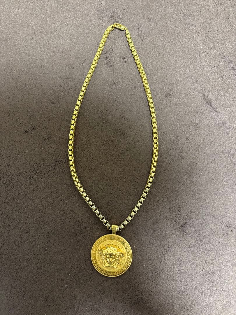 VERSACE ゴールド メダリオン ネックレス