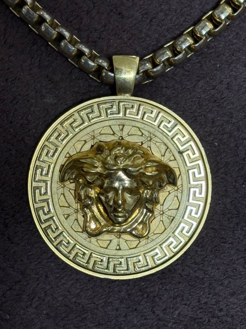 VERSACE ゴールド メダリオン ネックレス