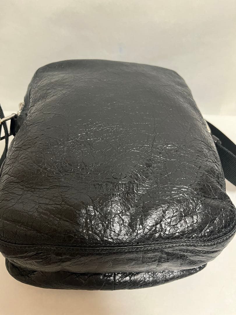 Valentino 黒 レザー ショルダーバッグ