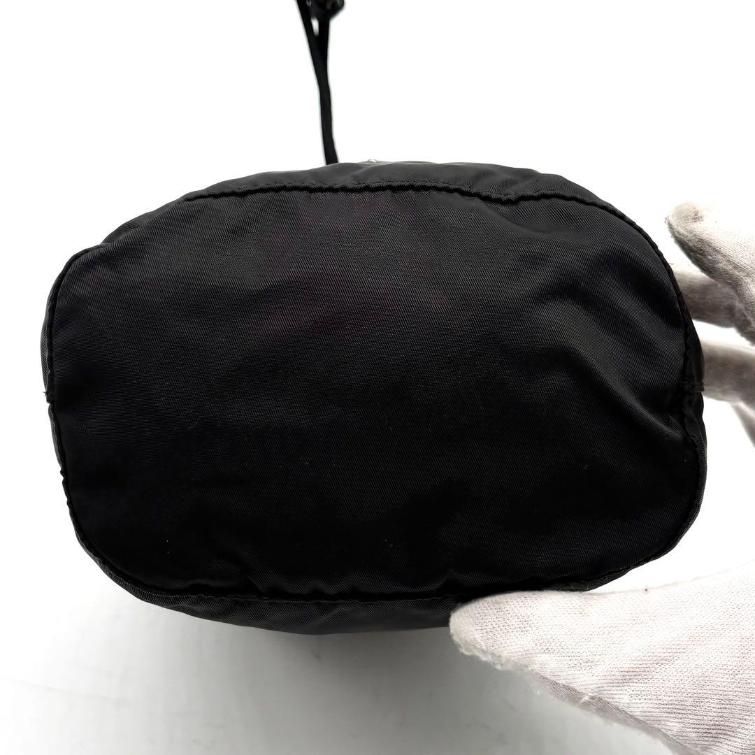 美品✨プラダ 巾着 ポーチ ナイロン レザー 三角ロゴ 白タグ ブラック